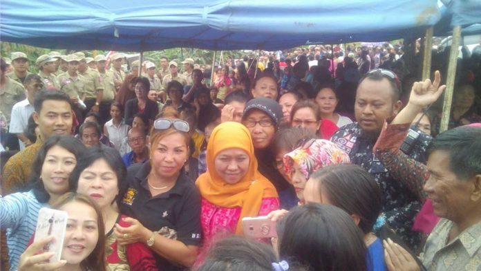 pandu Mensos Ri foto Bersama Masyarakat Korban Bencana