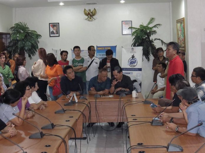 arthur paath Demo Warga Soal Dana Banjir