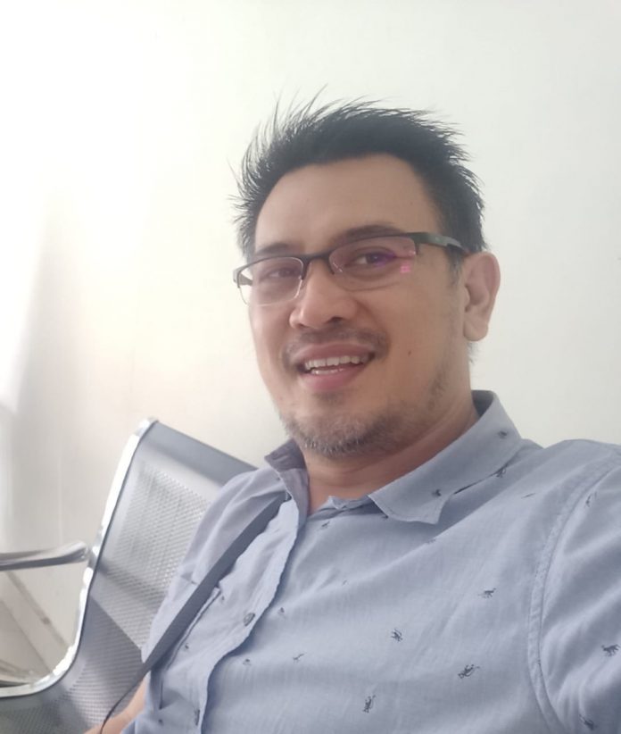 dosen-komunikasi-fispol-unsrat-edmon-kalesaran dosen komunikasi fispol unsrat edmon kalesaran