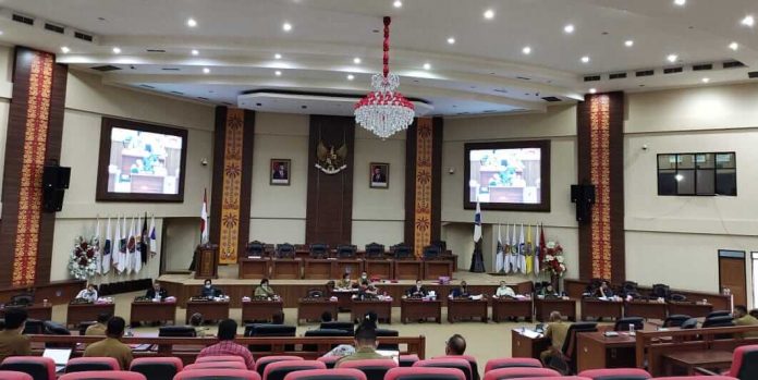 rapat-pansus-lkpj-dprd-sulut