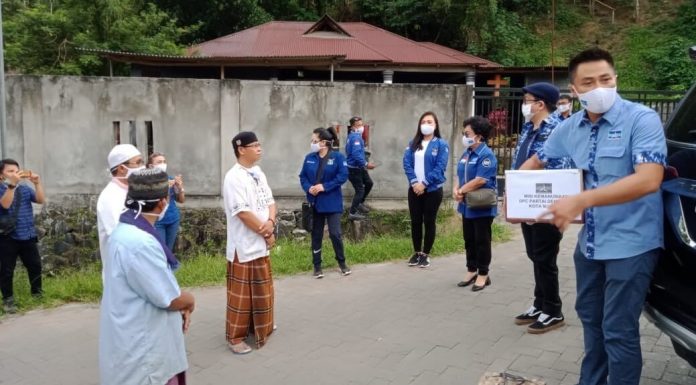 demokrat-manado-salurkan-bahan-pangan-untuk-umat-muslim demokrat manado salurkan bahan pangan untuk umat muslim