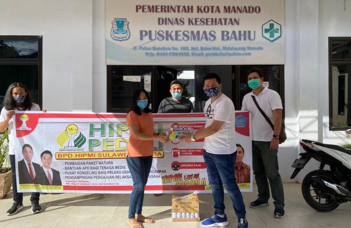 reynold-wuisan-serahkan-bantuan-tenaga-kesehatan reynold wuisan serahkan bantuan-tenaga-kesehatan