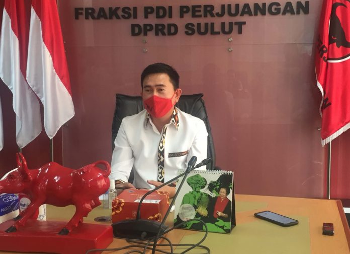 ketua-fraksi-pdip-dprd-sulut-rocky-wowor ketua fraksi pdip dprd sulut rocky wowor